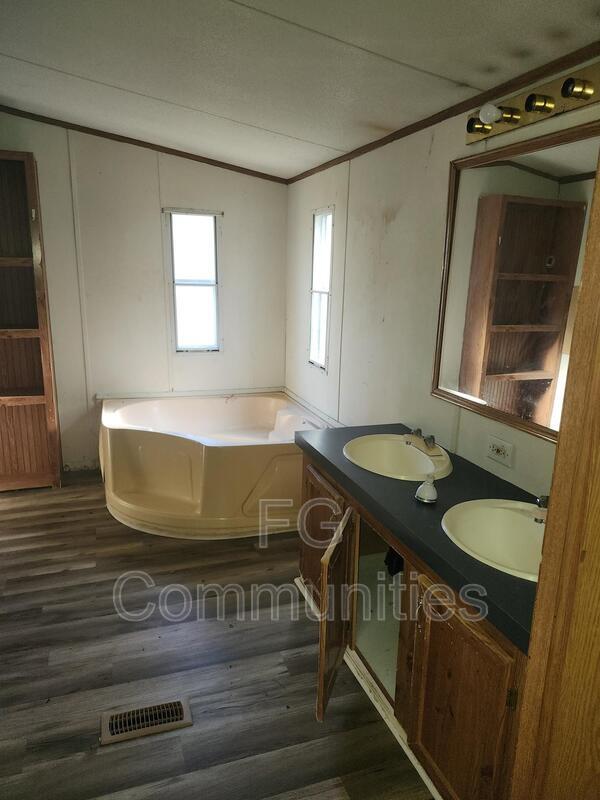 Photo - 1124 N Bryan Rd