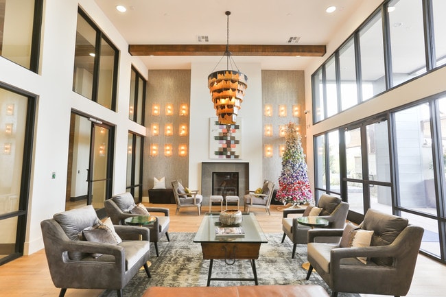 Photo - Avant Fashion Center