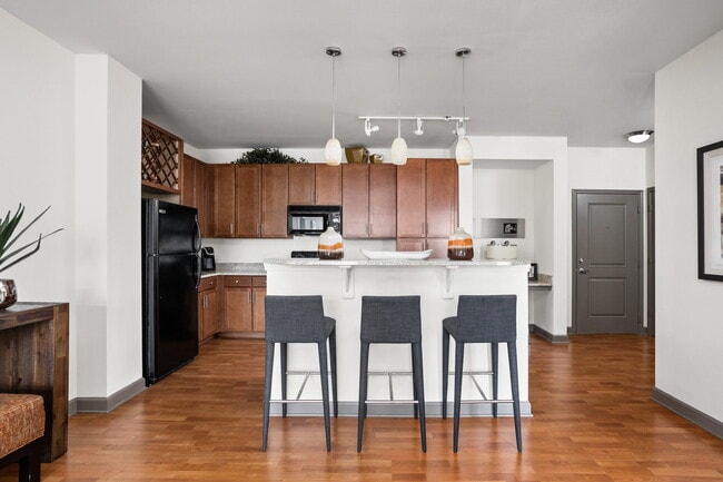 Photo - Cosmopolitan on the Canal