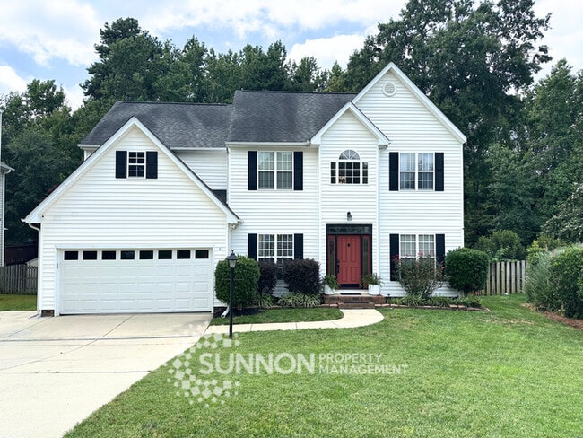 Building Photo - Spacious 3 bed, 2.5 bath with large bonus Rental