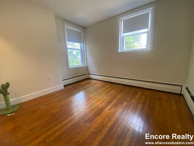 Photo - 307 Tappan St Unit #6