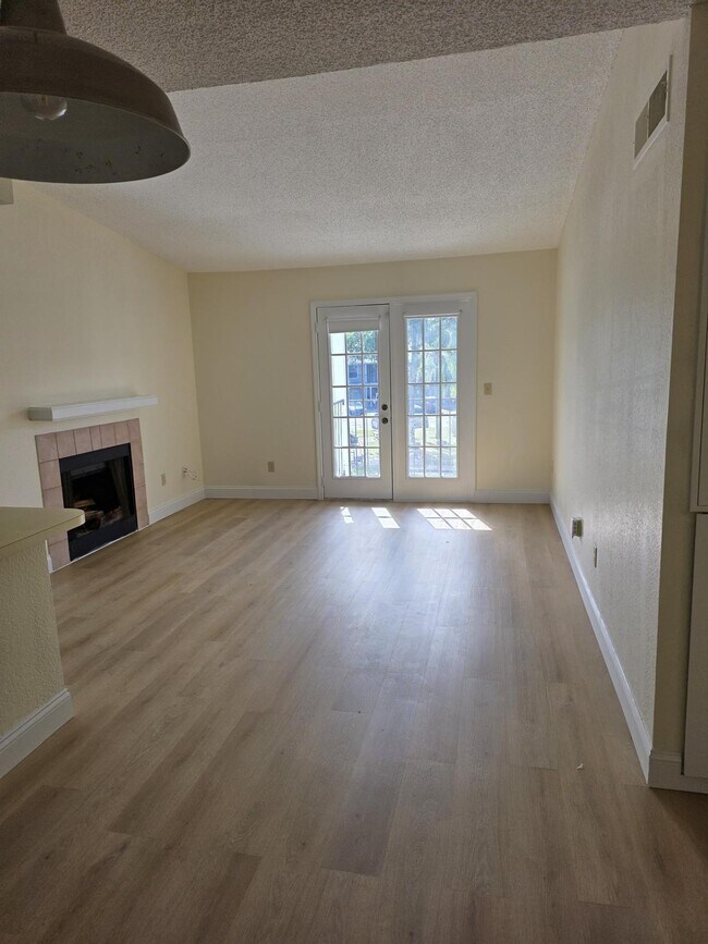 2550 N Alafaya Trail