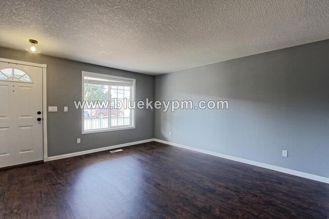 Photo - 4 Bed, 2.5 Bath Home in Cul-de-sac in Fisher's Landing East