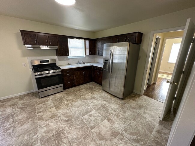 Photo - 511 Louise St