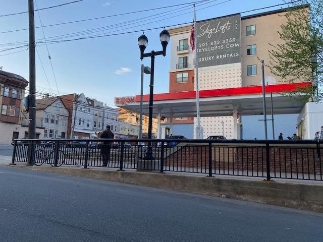 Photo - 233 Ave E