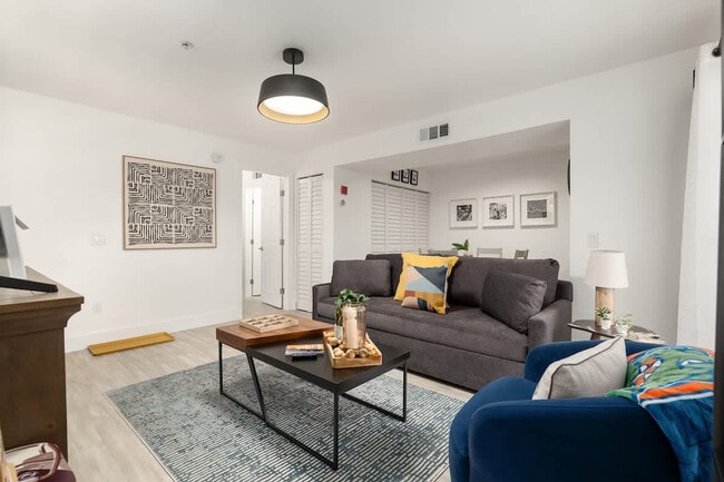 Photo - 2360 SW Archer Rd Unidad ID1355833P