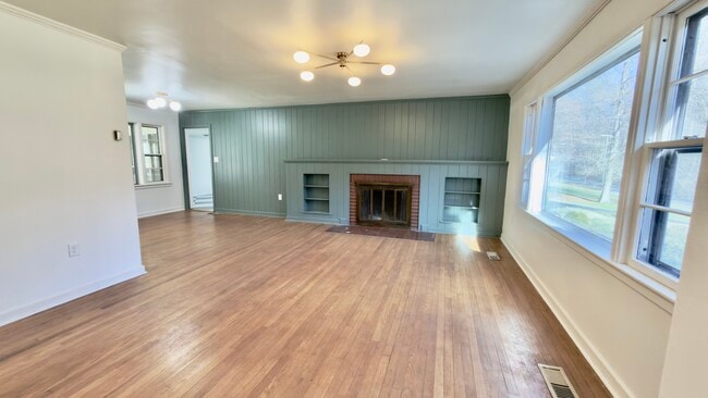 Photo - 3413 Montlake Dr