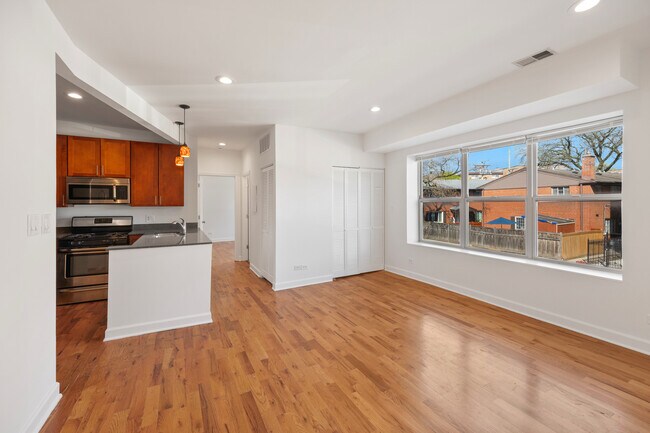 Photo - 7223 N Rogers Ave Unidad 1
