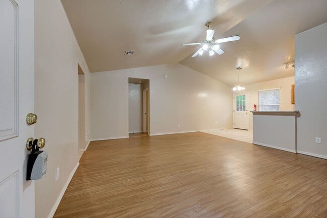 Photo - Gorgeous 3 bed 2 bath in Norman!