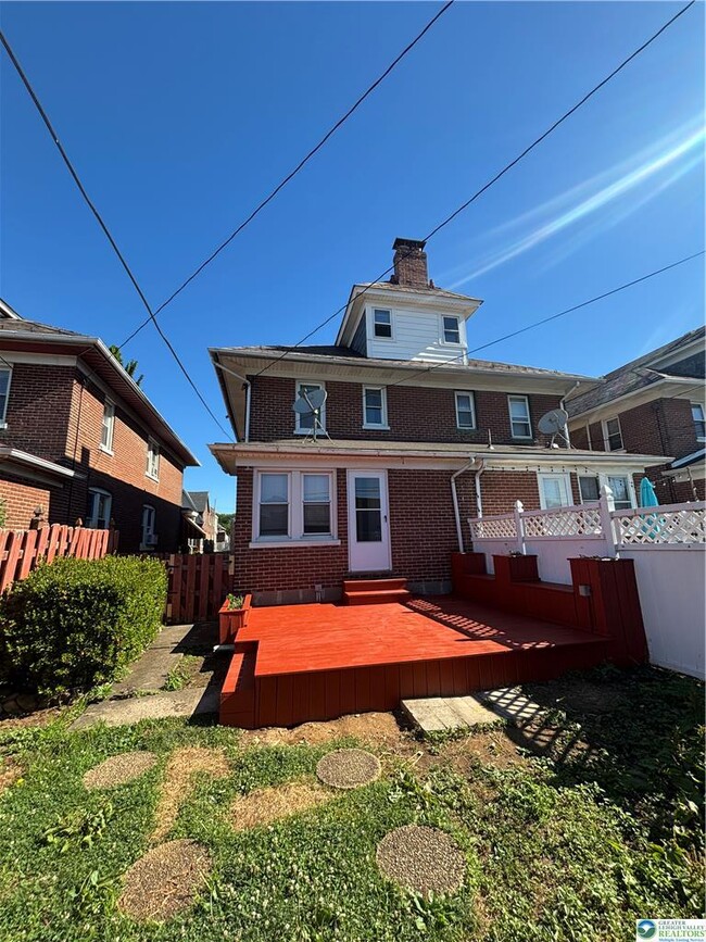 2238 Fairview Ave