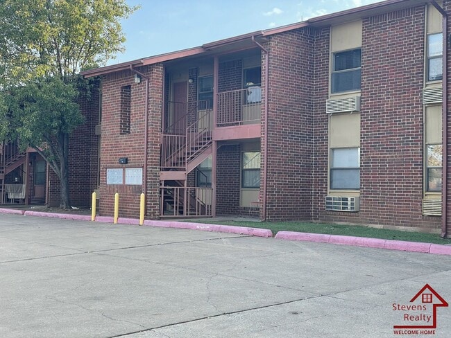 Photo - 1912 SW D Ave