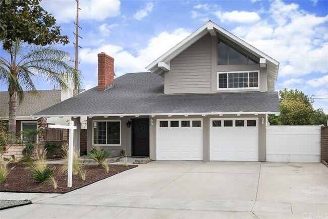 Building Photo - Impeccable 4BR 2.5BA Home with Pool, Near ...