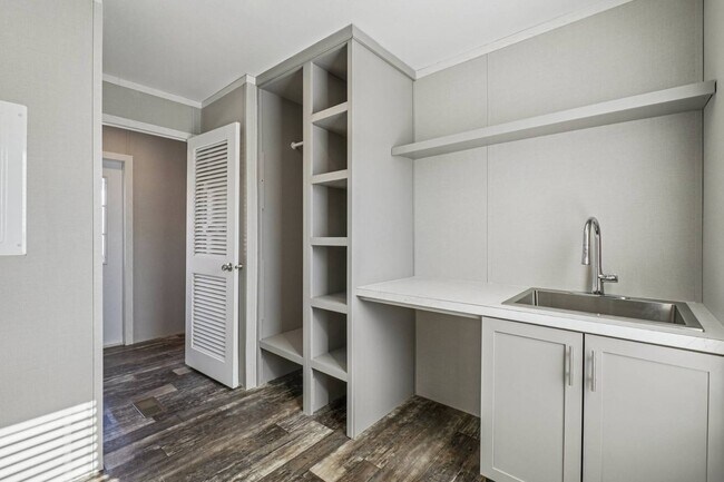 Building Photo - 1602 American Dr