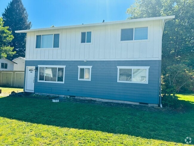 Building Photo - Charming Remodeled Camas Duplex Rental