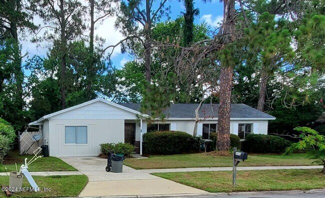 Photo - 8455 Frost St N