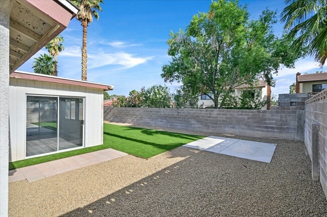 Building Photo - 3849 Boca Chica Ave