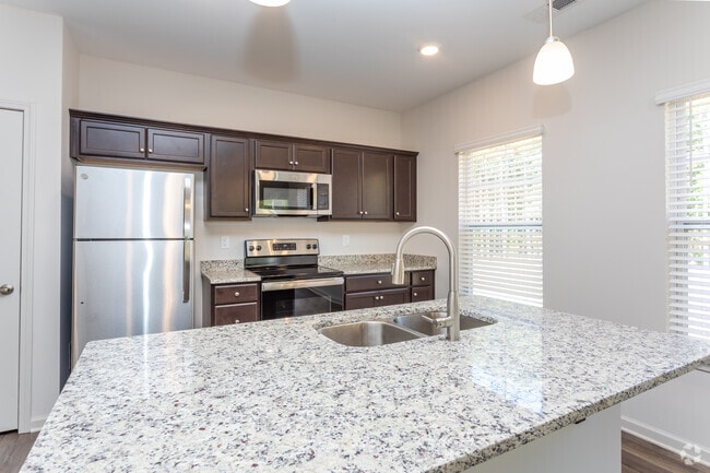 1BR, 1BA - 897SF Laurel - Kitchen
