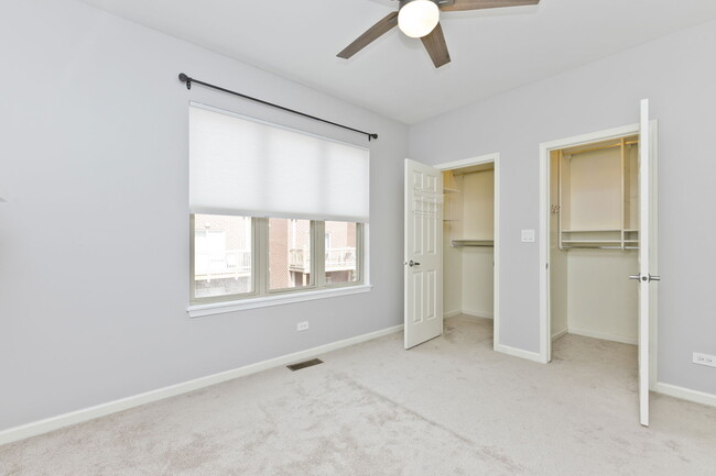 Photo - 1332 N Burling St