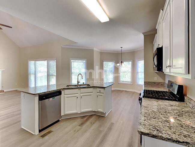 Photo - 513 Autumn Walk