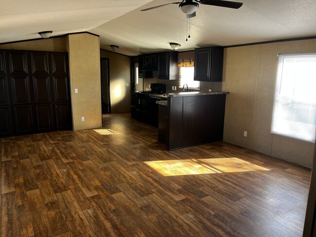 Photo - 513 N Avenue F