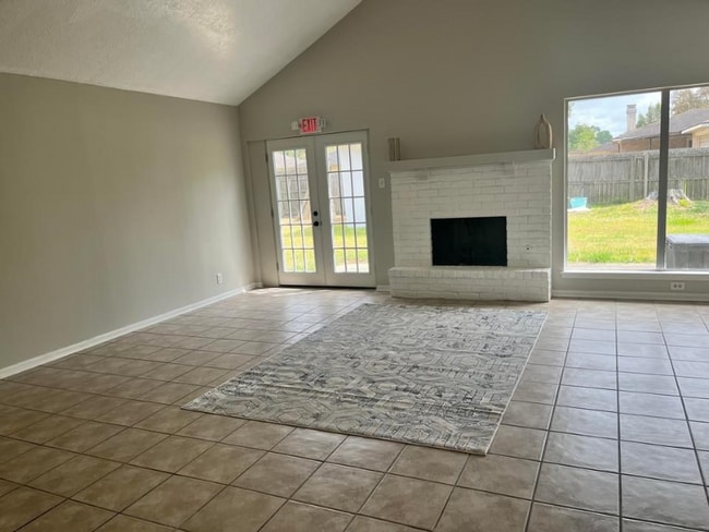 Building Photo - 4865 Folsom Dr