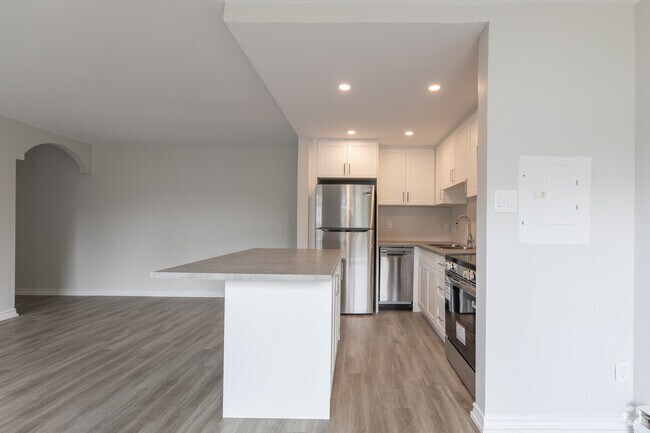 2BR, 1BA - Kitchen - Thamesview Apartments