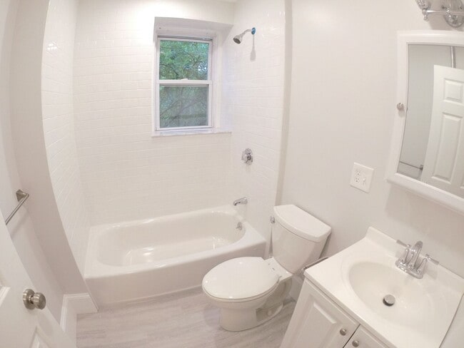 Photo - Nicely renovated, pet friendly 1 bed unit ...