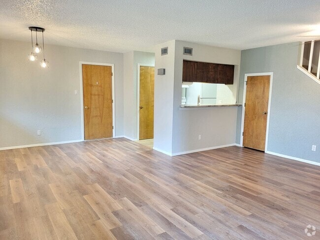 Building Photo - COLONIAL PARK CONDO