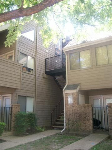 Building Photo - 9825 Walnut St Unit 308