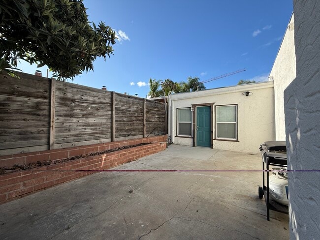 Building Photo - 3264 Landis St Unit 3264 Landis St  B