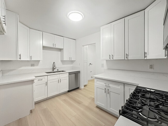 Kitchen - 727 E Tujunga Ave Unit A