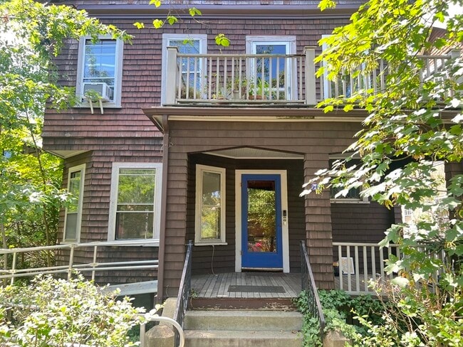 Building Photo - 71 Fayerweather St Unit 1