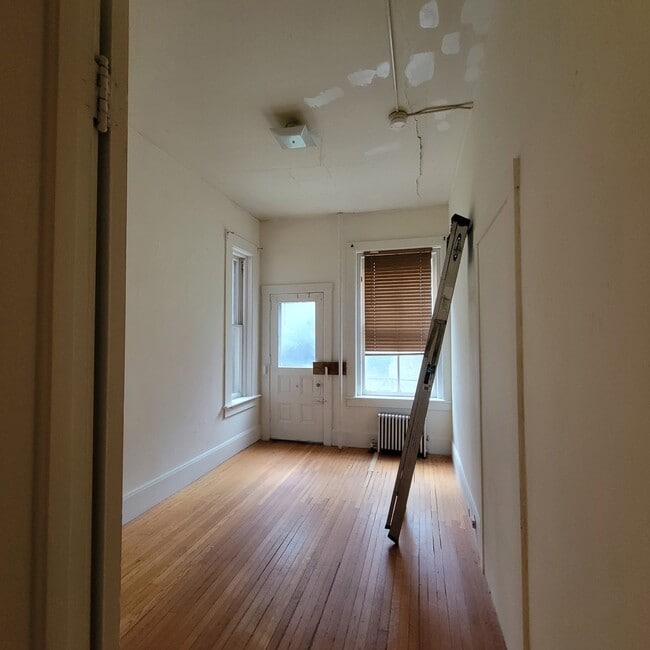 380 Pearl St Unit 2