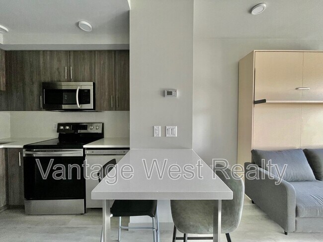 Photo - 345-345 Dougall Rd N