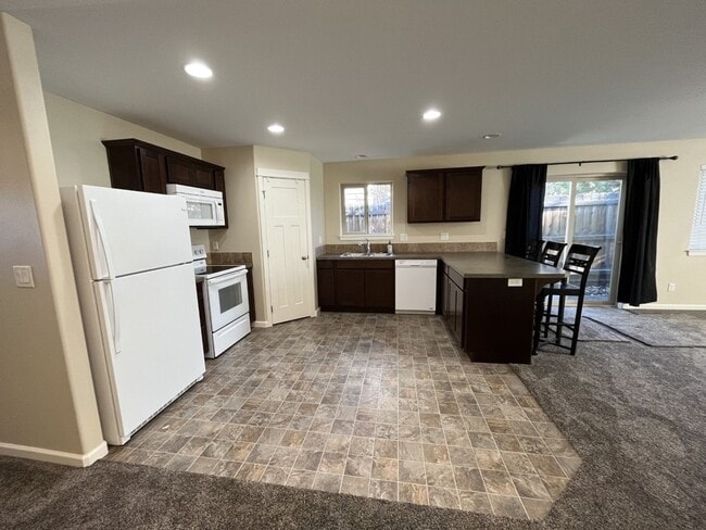 Photo - FOR RENT: UNFURNISHED SINGLE STORY 3 BED, 2 BATH, ATTACHED ONE CAR GARAGE, FENCED YARD.