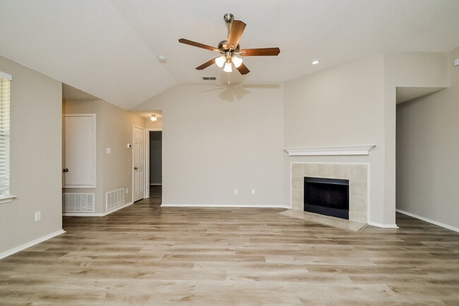 Photo - 1620 Logan Dr