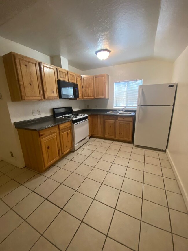 Photo - 1560 Montgomery St Unidad 3