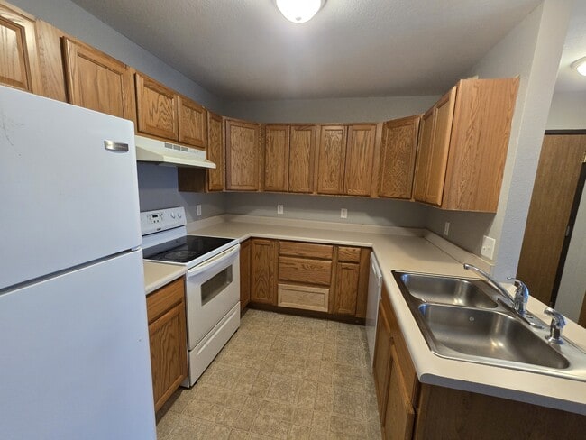 Building Photo - 611 Johnson St