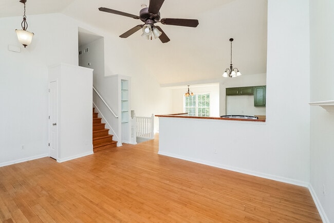 Photo - 305 Brook Ct