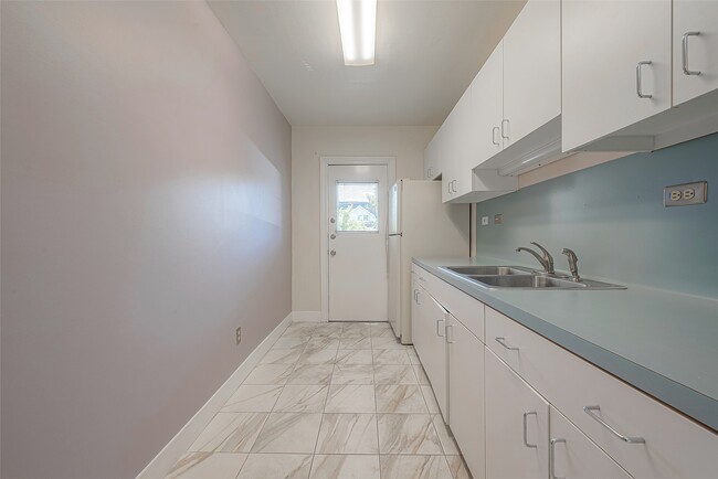 Photo - 6630 Lawndale St Unit 3