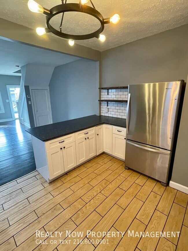 Photo - 1335 W 61st St Unidad 2