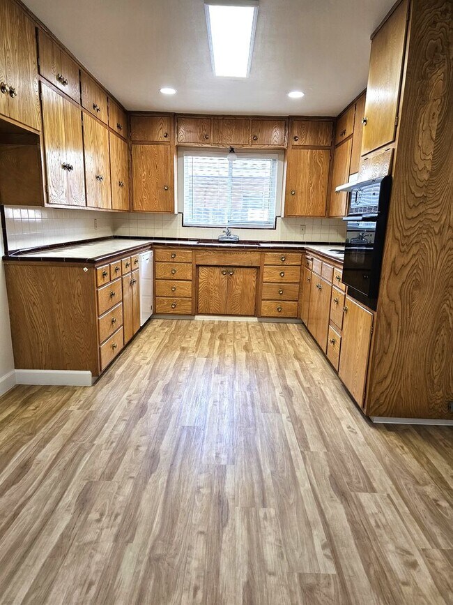 BEAUTIFULLY UPDATED DUPLEX, 2 BEDROOM, 1 B... Rental House Rental in