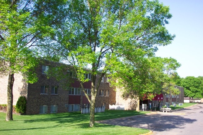 Photo - Oak Park Heights Apartments