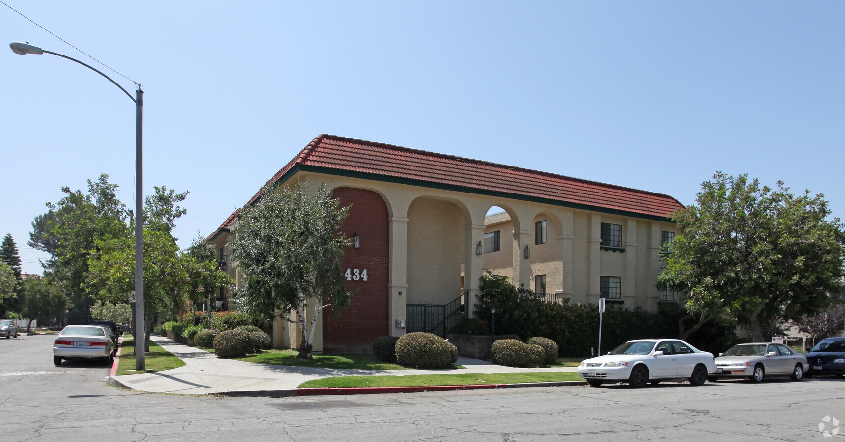 Photo - 434 E Elmwood Ave Apartments