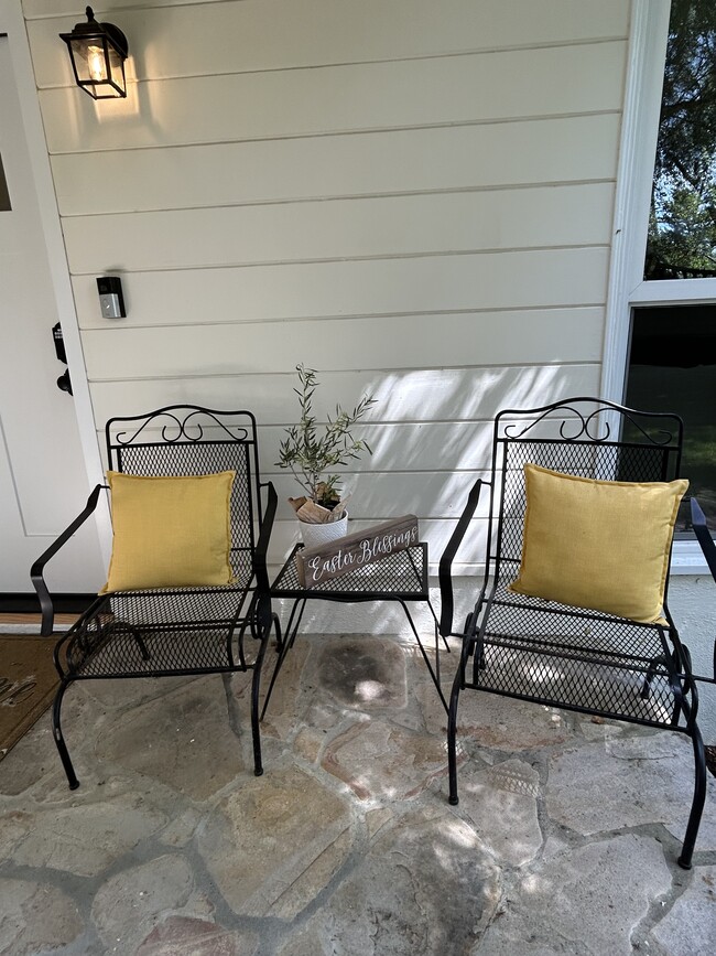 Welcoming front porch - 903 Timothy Ln