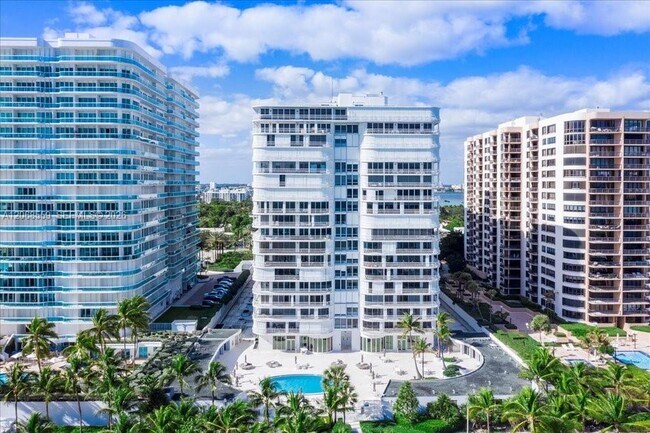 10155 Collins Ave Unit 902