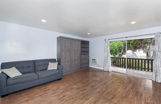 Building Photo - 7890 E Spring St Unit 4U