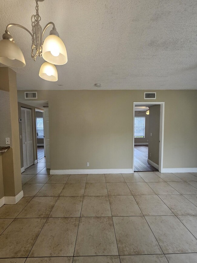 Photo - 1561 Windorah Way Unidad A