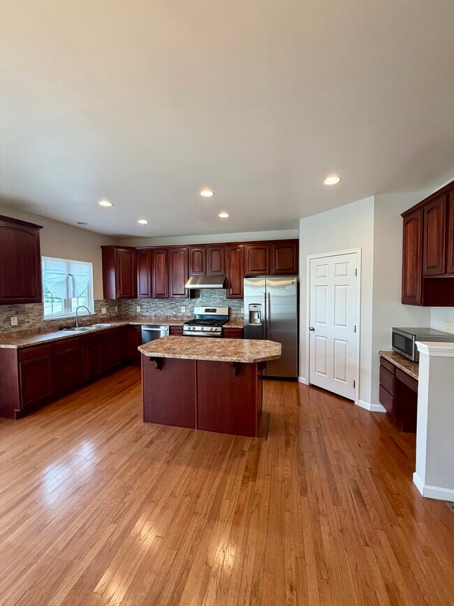 Photo - 349 Wealdstone Rd