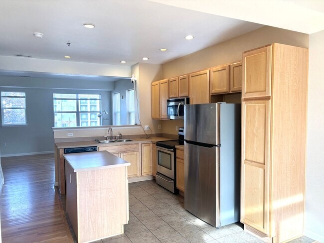 Building Photo - Newly updated 3bd 2.5 bath townhome for rent Aurora CO 80012